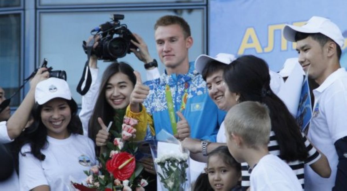 Рио Олимпиадасының чемпионы Дмитрий Баландинді салтанатпен күтіп алды