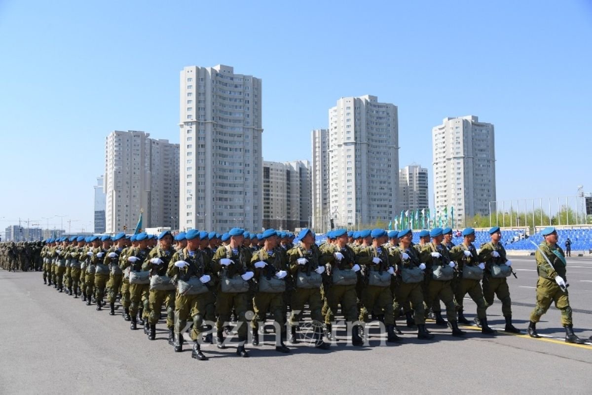 Әскери шеруге алғаш рет броньдалған «Арлан» машиналары қатысады