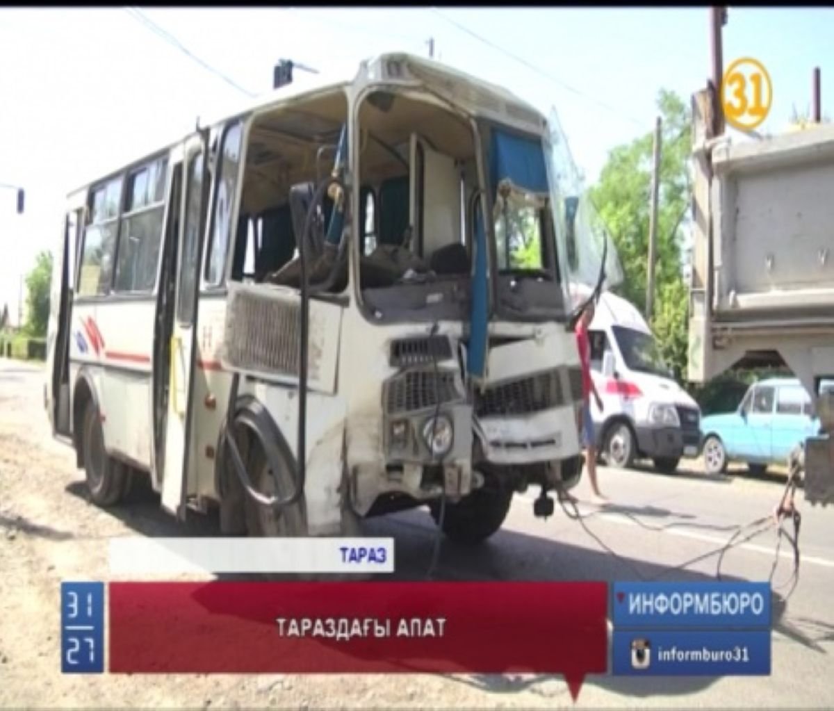 Тараздағы автобус апатынан 26 адам зардап шекті