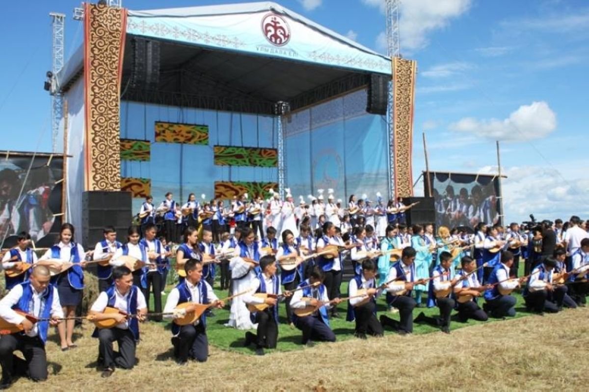 300 павлодарлық өнерпаз Жаяу Мұсаның «Құм жылан» күйін орындады