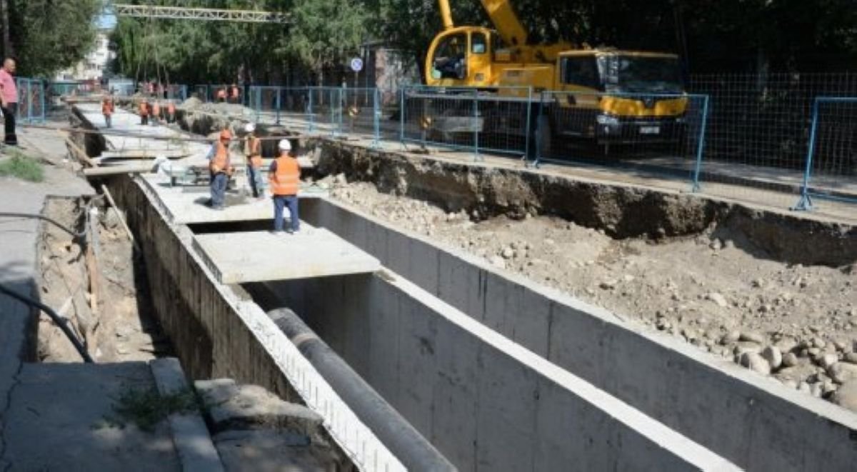 Алматы әкімдігінің өкілдері қаладағы жол жөндеу жұмыстары қашан аяқталатынын айтты