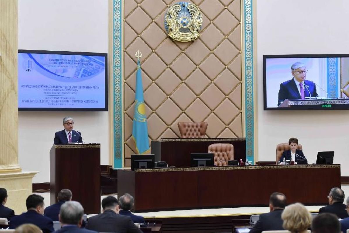 Сенат төрағасы банктерге өз акционерлерін несиелеуді шектеуді ұсынды