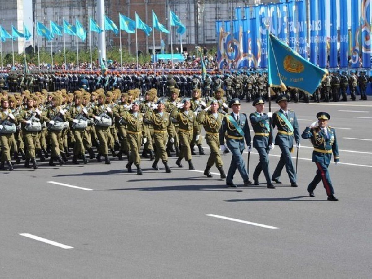 Қазақ әскерінің күні қалай тойланады?