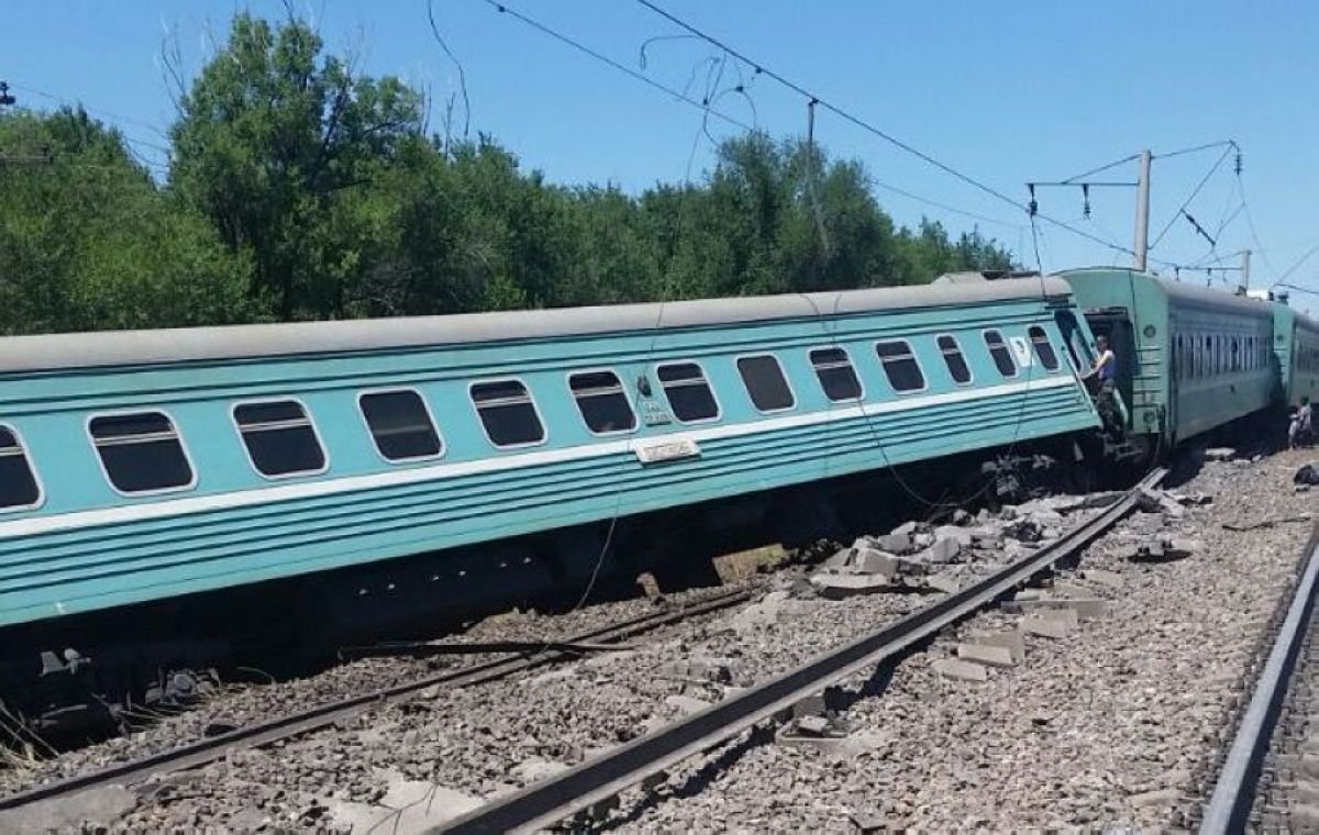 Министр жолаушы пойызы апатының себебін "жол жағдайынан" көреді