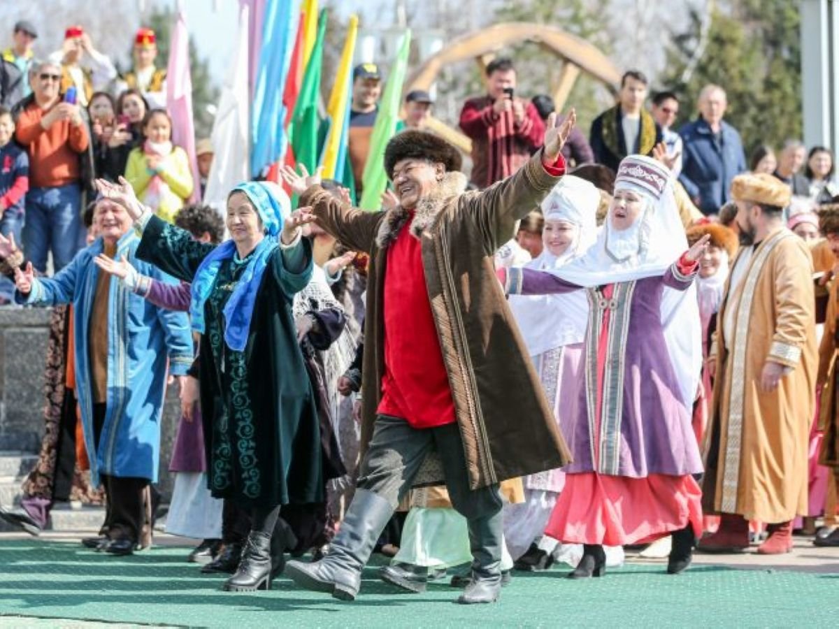 Әз-Наурыз әкемтеатрда тойланды