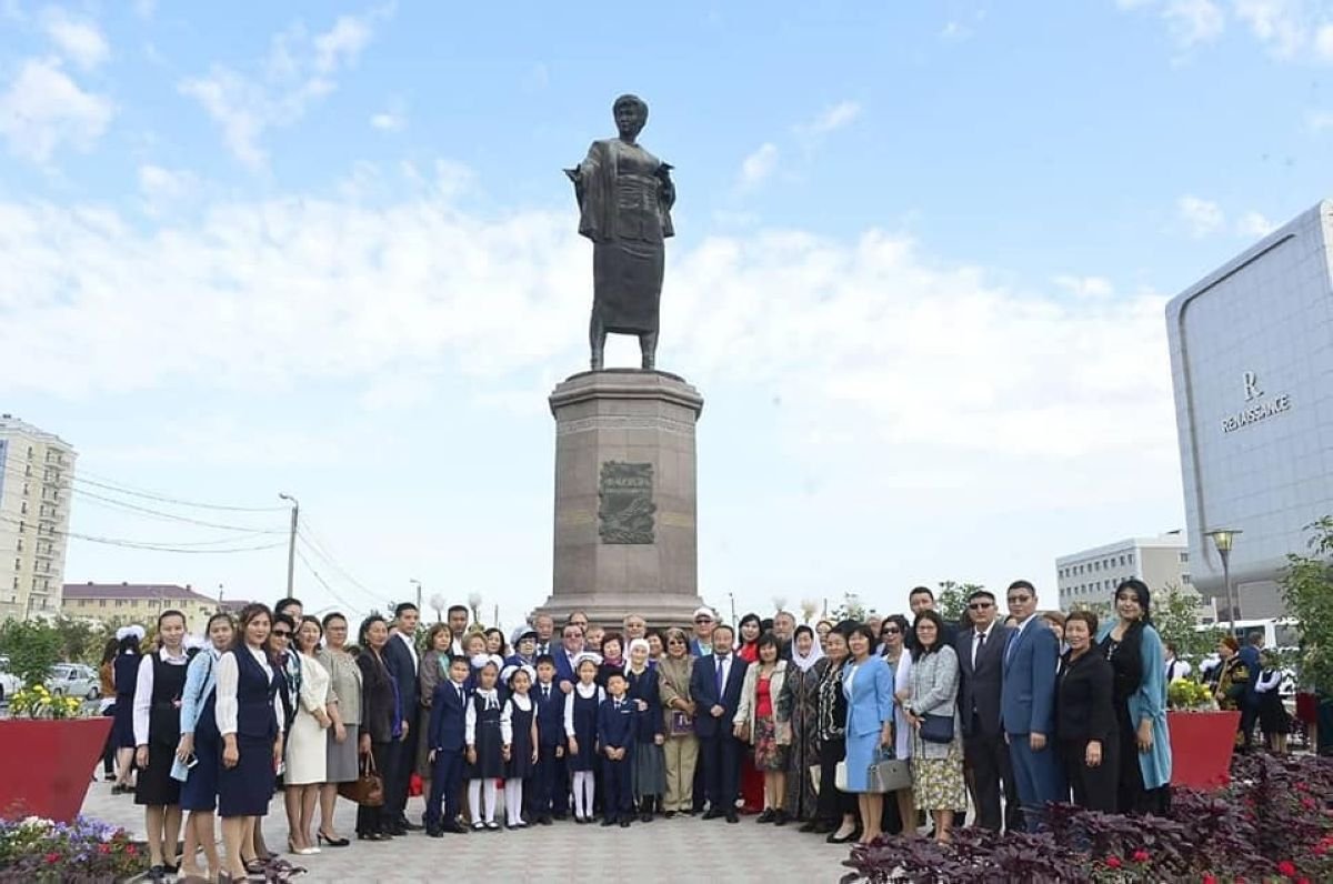 Атырауда Фариза Оңғарсынованың 80 жылдығына орай «Патша – сөздің Фаризасы» апталығы өтуде