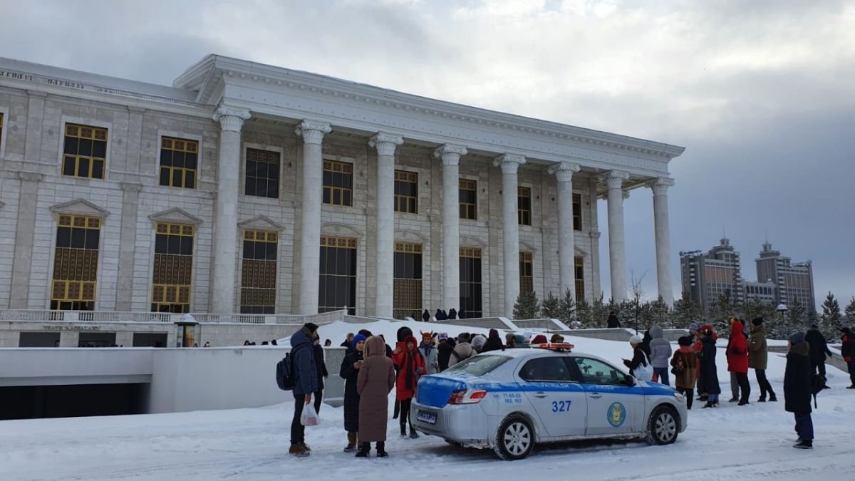 «Astana Opera»-ға жарылғыш зат «қойып кеткен» (ВИДЕО)