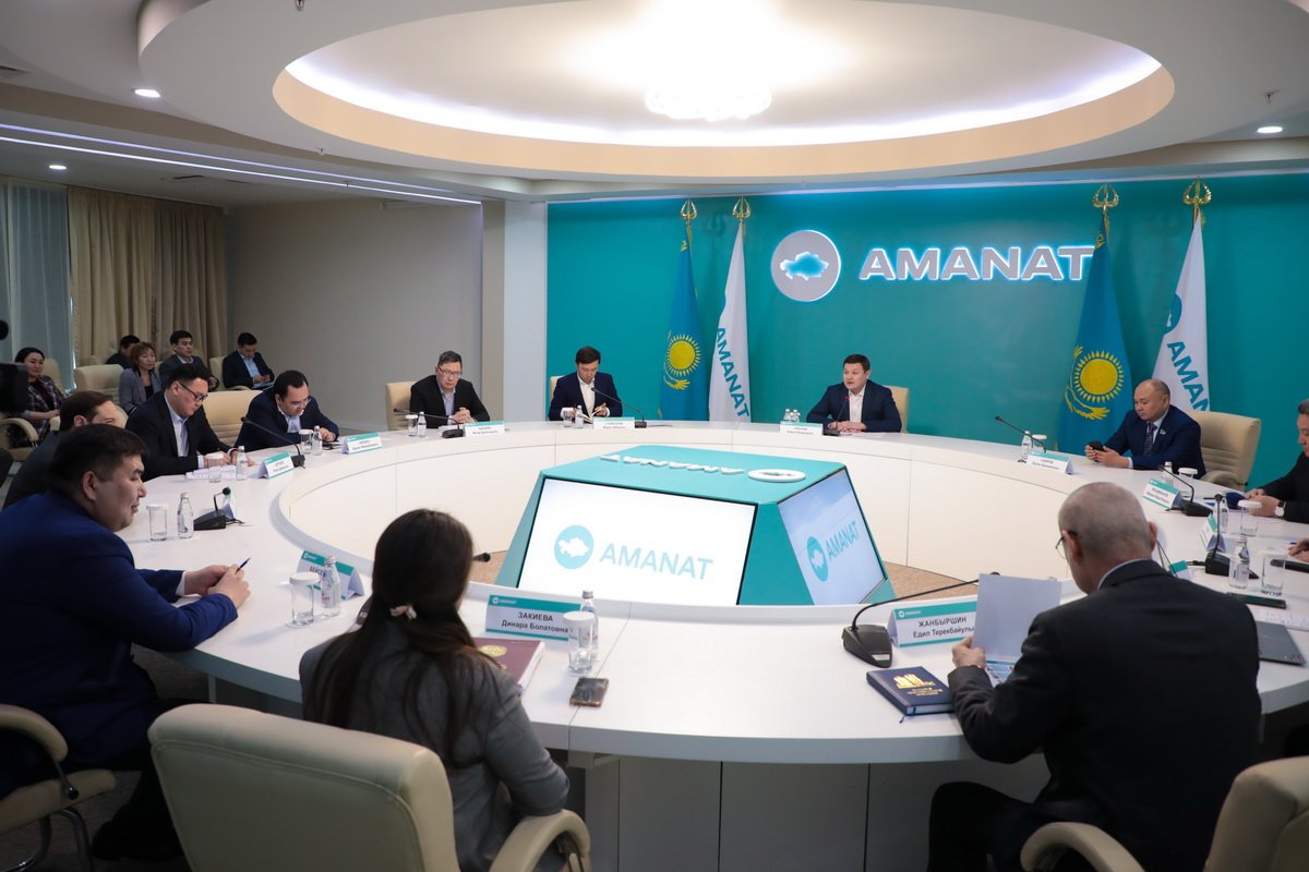 AMANAT партиясында қоғамдық кеңестердің жаңа басшылары таныстырылды