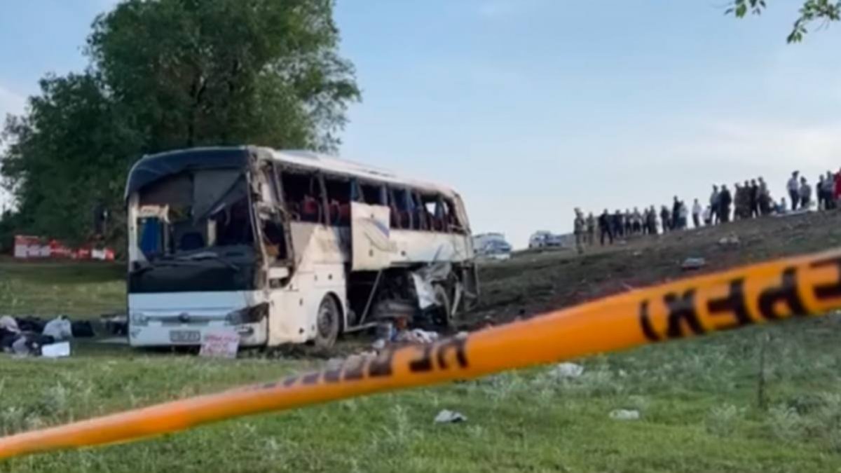 Жамбыл облысында шетелдіктер мінген автобус апатқа ұшырады (ВИДЕО)