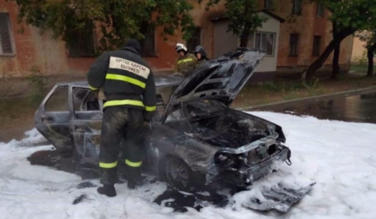 Павлодарда автомобиль жанып кетті