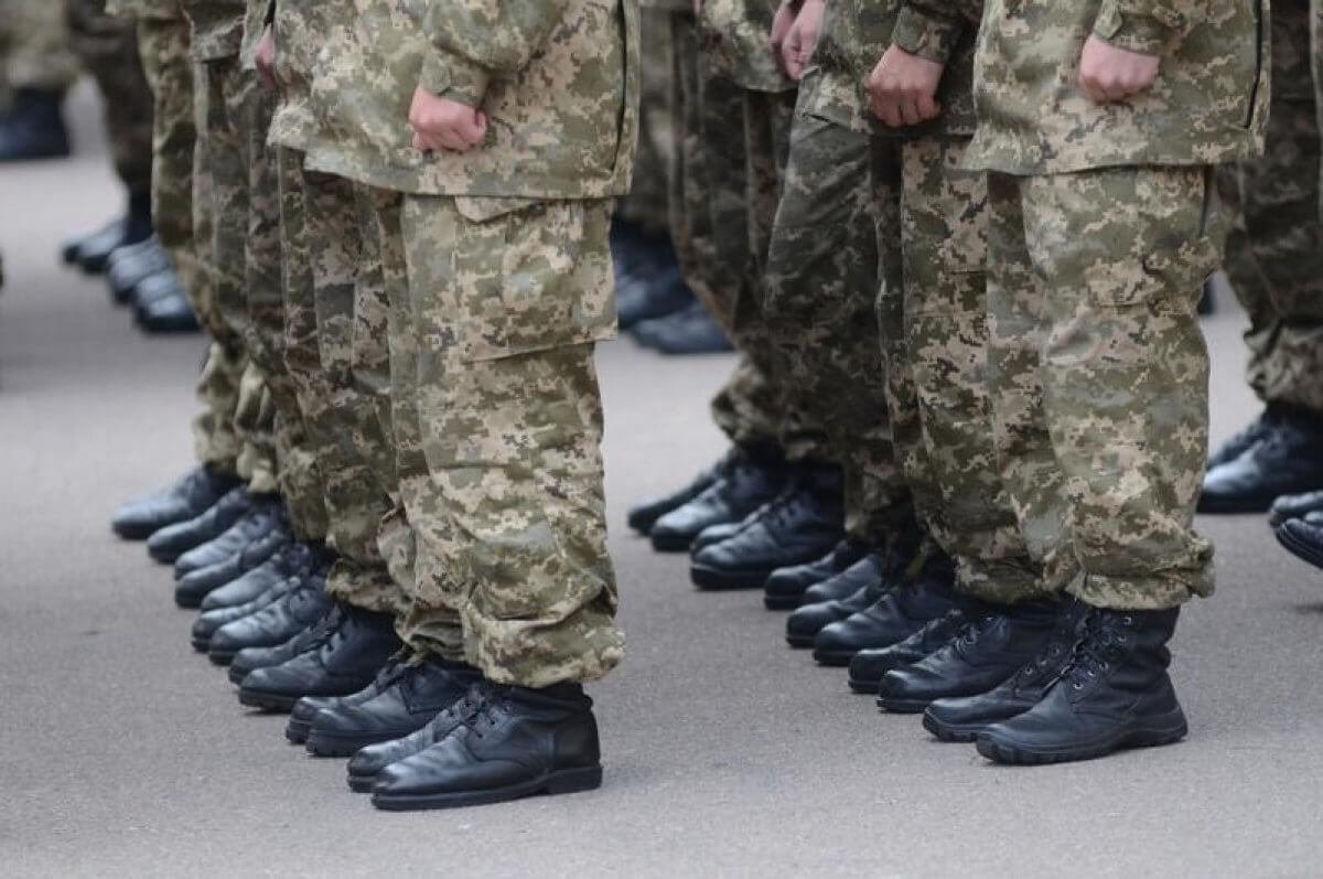 Командир әскери қызметшіні несие алуға мәжбүрлеген