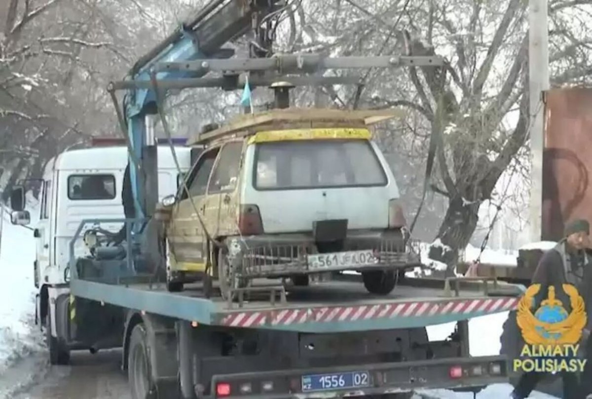 Көлігіне ағашпен жағылатын пеш жасаған зейнеткер ұсталды (ВИДЕО)