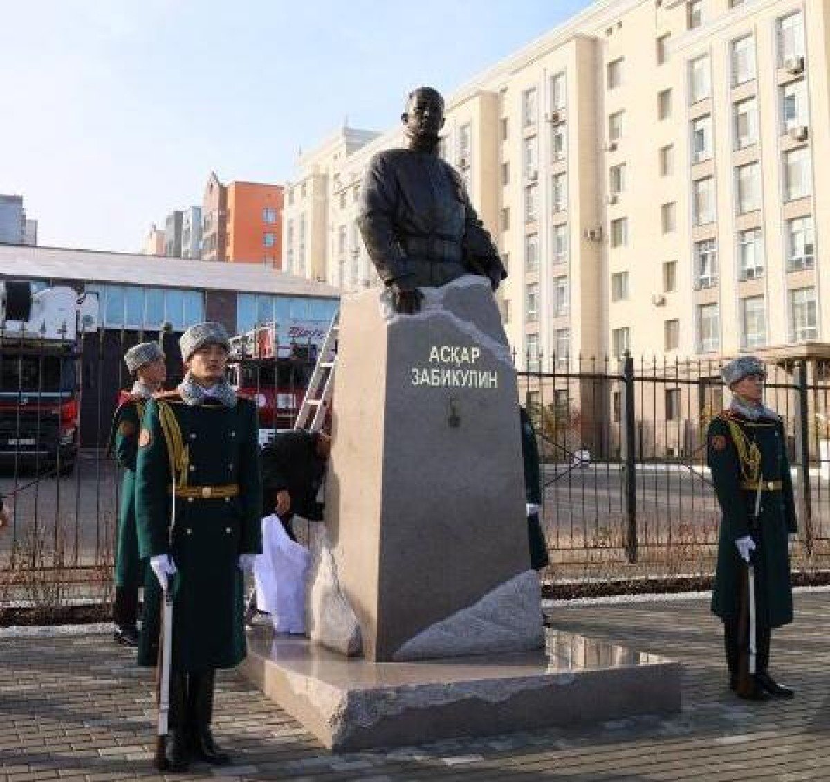 Елордада өрт сөндіруші Асқар Забикулинге арналған ескерткіш ашылды