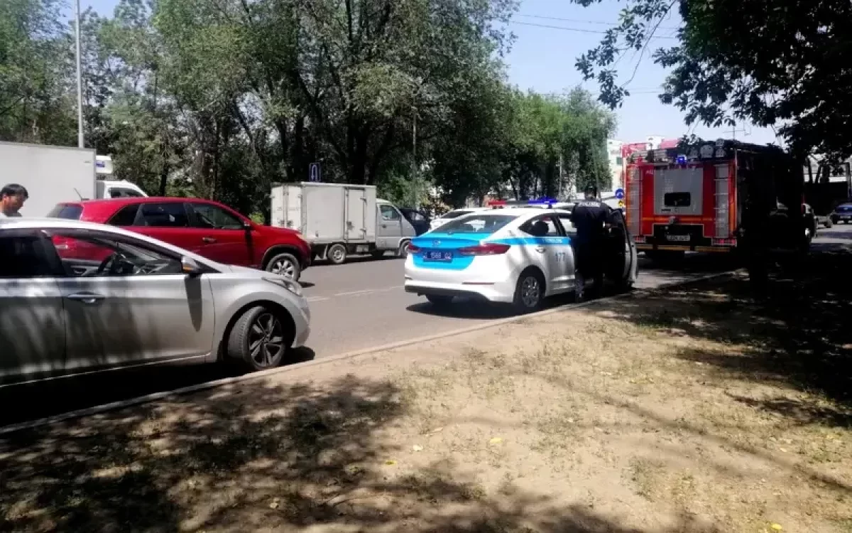 Алматыда өрт сөндіру көліктеріне жол бермеген жүргізушілерге айыппұл салынды