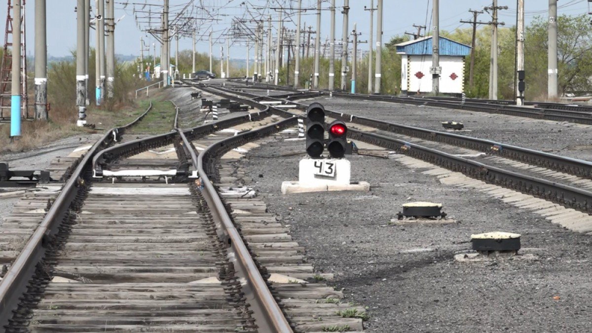 БҚО-да дәрігерлер пойыздың астына түскен жігіттің өмірін сақтап қалды