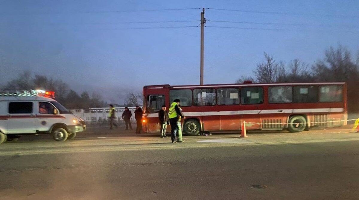 Өскеменде жаяу жүргіншіні автобус қағып кетті