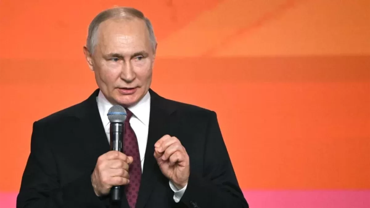 Путин президенттік сайлауға қатысатынын мәлімдеді