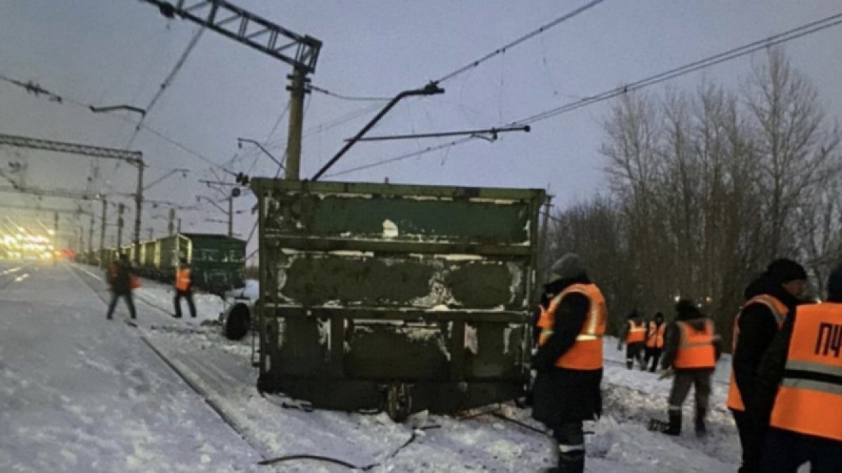 Петропавлда тепловоз бен пойыз соқтығысты