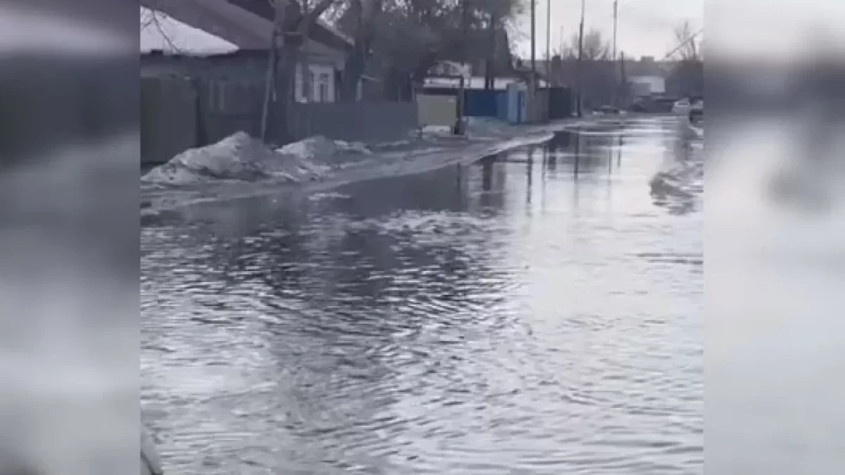 Семейде көшелерді су басып қалды