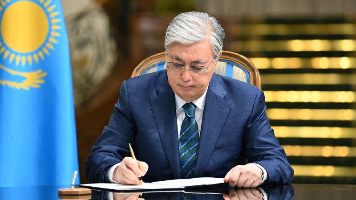 Президент әйелдердің құқығы мен балалардың қауіпсіздігін қамтамасыз етуге бағытталған заңдарға қол қойды