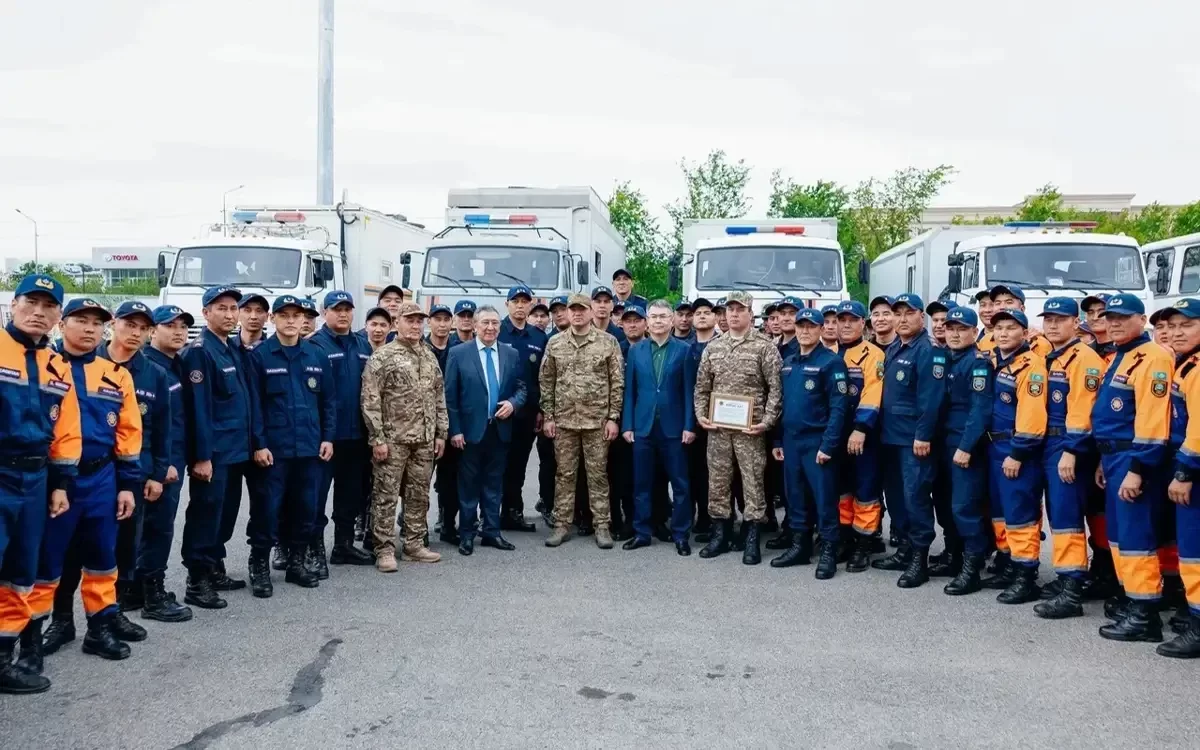 Атыраулықтар су тасқыны кезінде көмекке келген әскерилер мен құтқарушыларды шығарып салды