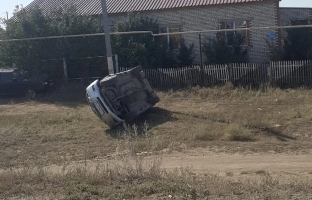 Батыс Қазақстанда жасөспірім жүргізген көлік аударылып қалды