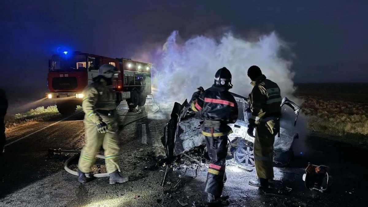 Атырау облысында жол апаты болып, төрт адам жанып кетті