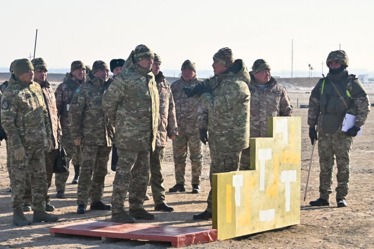 Қорғаныс министрі Десанттық-шабуылдау әскерлерінің нысандарын тексерді