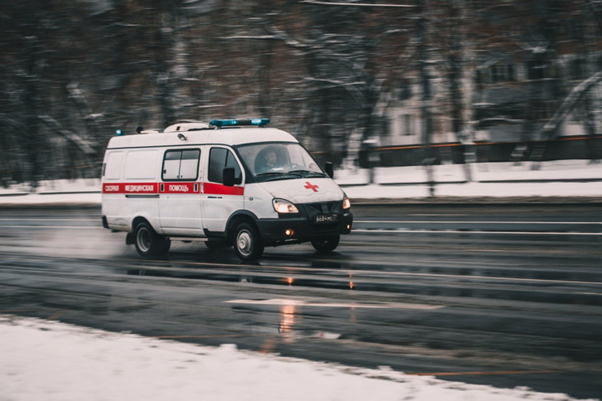 40 жастағы әйел екі баласын пышақтап, кейін өз-өзіне қол жұмсады