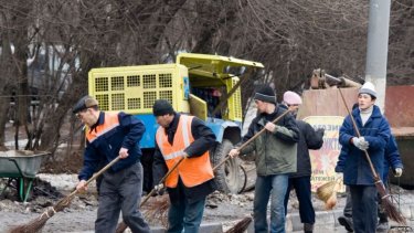 Атамбаев мигранттардың "қара тізімін" қысқартуын сұрады