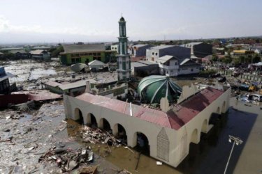 Индонезияда зілзала салдарынан қаза тапқандар саны 1200-ге жетті