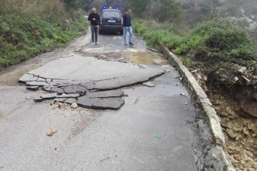 Сицилияда су тасқынының салдарынан 10 адам мерт болды