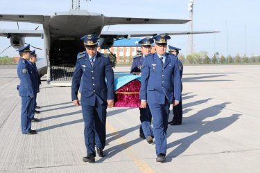 Майдан даласында қаза тапқан қазақстандық жауынгердің денесі елімізге жеткізілді