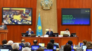 Жаңа заң: Бұдан былай Мәжілістің бір комитетіне оппозиция өкілі төрағалық етеді