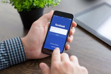 Facebook АҚШ президентінің аккаунтын Байденге тапсыратынын мәлімдеді