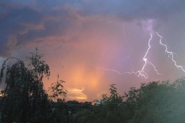 Қазақстанның бірқатар аймақтарында найзағай ойнап, жауын жауады