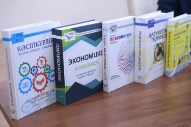 Қазақ тіліндегі 100 жаңа оқулық таныстырылды