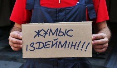 Депутат «көкесі» жоқ жастардың елден кетіп жатқанына алаңдады