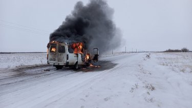 Павлодар облысында оқушылар мінген көлік өртеніп кетті