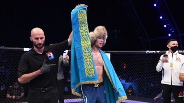 Қазақстандық файтерлер 2021 жылы «UFC»-де қанша табыс тапты?