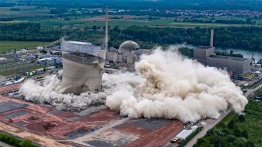 АЭС: Қазақстан салуға келіссе, Германия жабуға кірісті