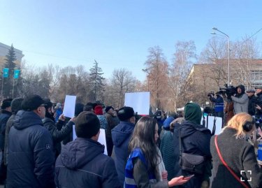 Алматыда митинг өтіп жатыр (ФОТО)