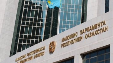 Парламент Мәжілісі кибербуллингке қатысты заңды қабылдады