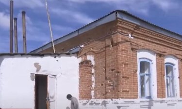 Оқушылар 1847 жылы салынған шіркеуде білім алып жүр (ВИДЕО)