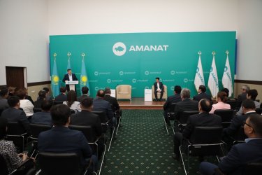 Атырау облысында өткен AMANAT партиясының кездесуінде референдумның маңызы талқыланды