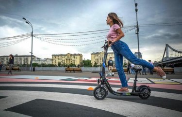 Елімізде енді электр самокатты жүргізу үшін куәлік қажет