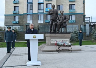 Мемлекет басшысы Семейде «Ұстаз бен шәкірт» ескерткішін ашты