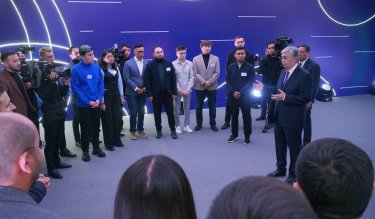 Президент Алматыда креативті индустрия өкілдерінің қызметімен танысты