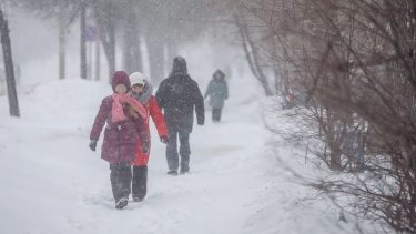 Бүгін Астанада екінші ауысымда оқитын оқушылар сабаққа барады