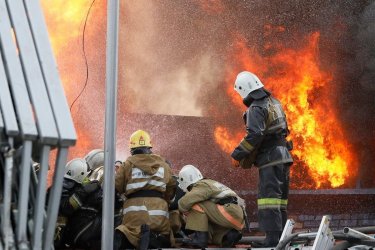 Петропавлда жатақханада өрт шығып, 100-ден астам адам эвакуацияланды